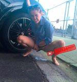 Miley Cyrus mijando na rua nuds linkzaox