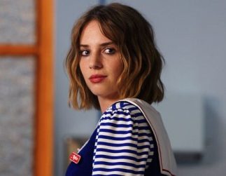 Maya Hawke de topless com sua mãe Uma Thurman nudes